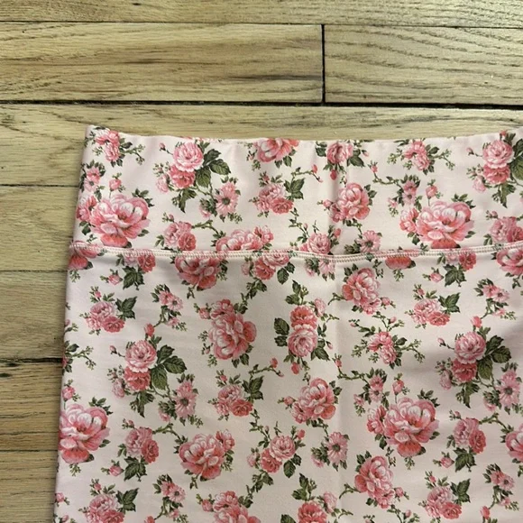 LoveShackFancy x Bandier biker shorts - Picture 3 of 4